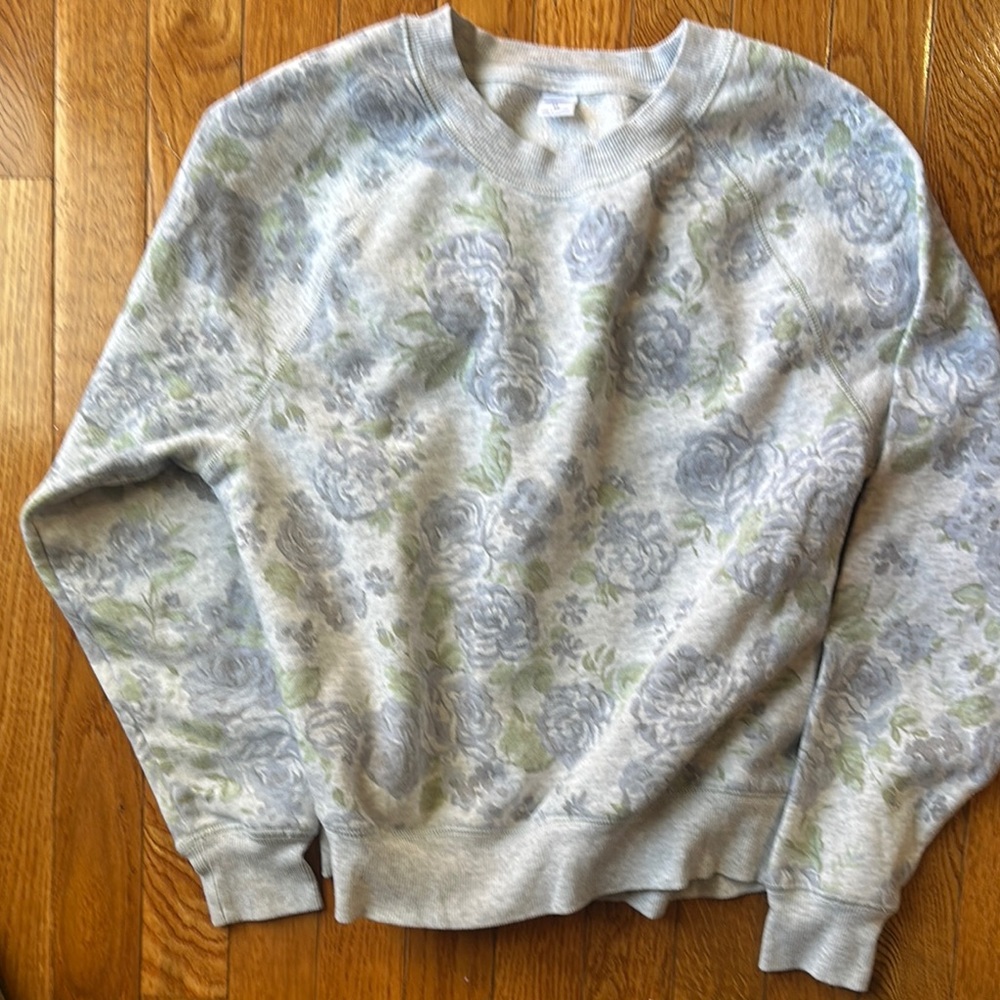 Old Navy girls small flower sweatshirt. Very lightly used. Like new.